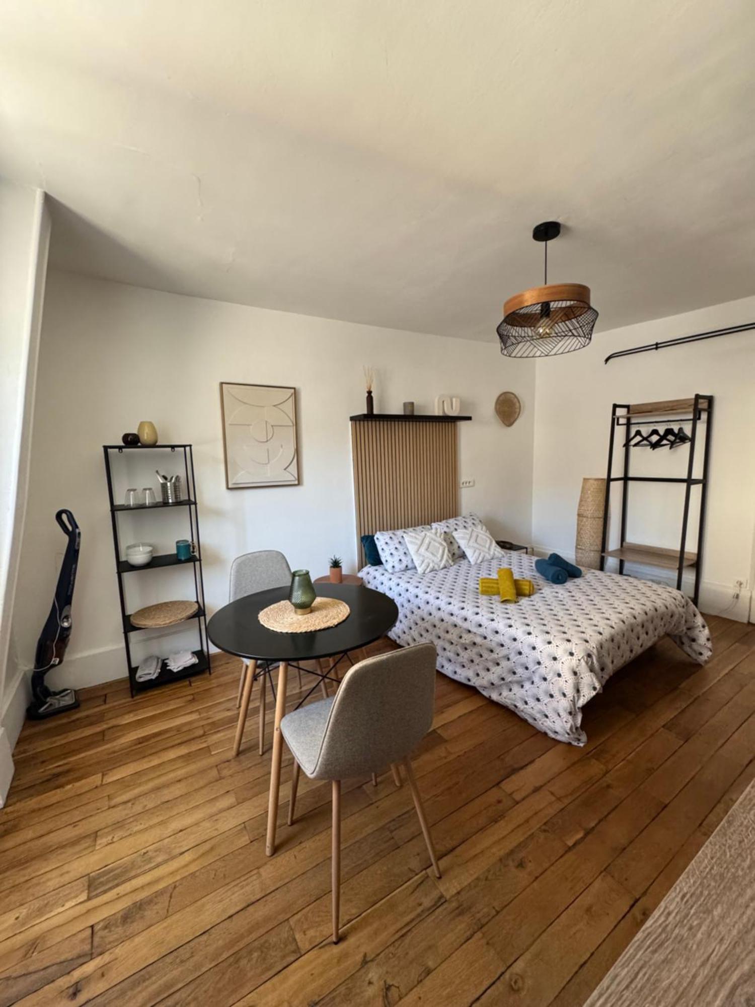 Charmant Appartement Au Coeur De 부르주 외부 사진