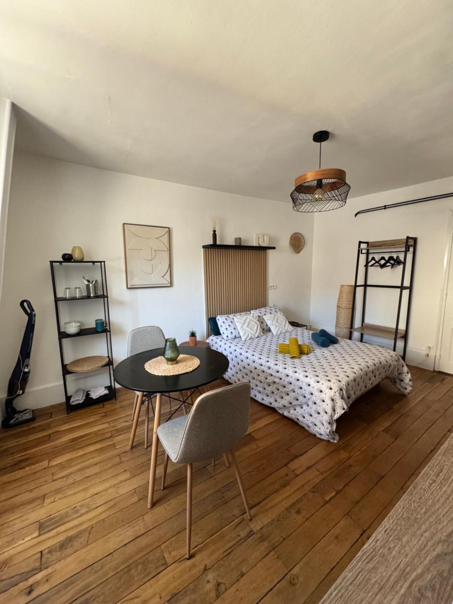 Charmant Appartement Au Coeur De 부르주 외부 사진